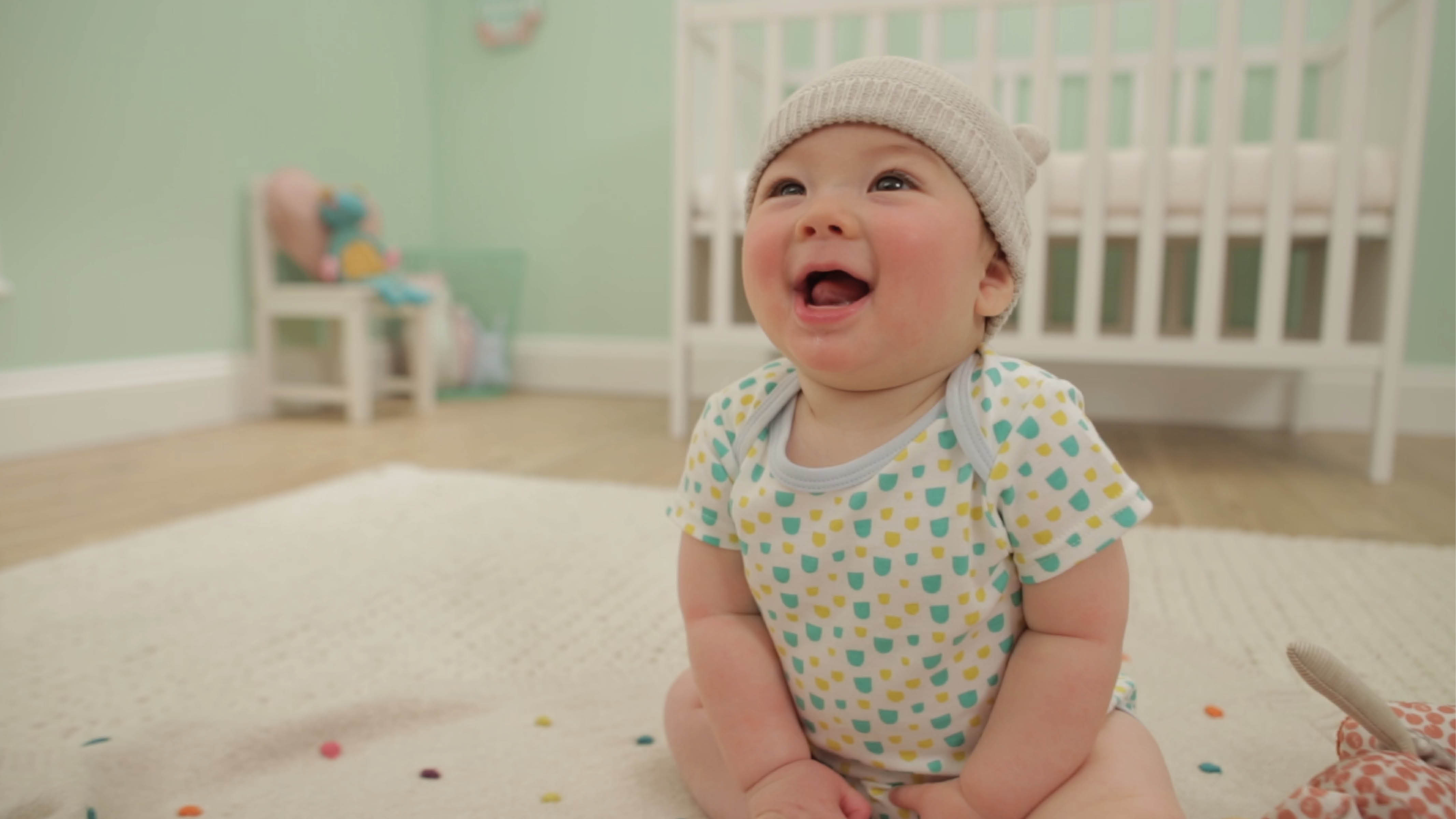 Skap et sunt barnerom for babyen Noe av det viktigste du kan gjøre for å lage et barnerom som ivaretar både babyen og miljøet, er å velge vannbasert maling med av lave nivå av flyktige organiske forbindelser (VOC).