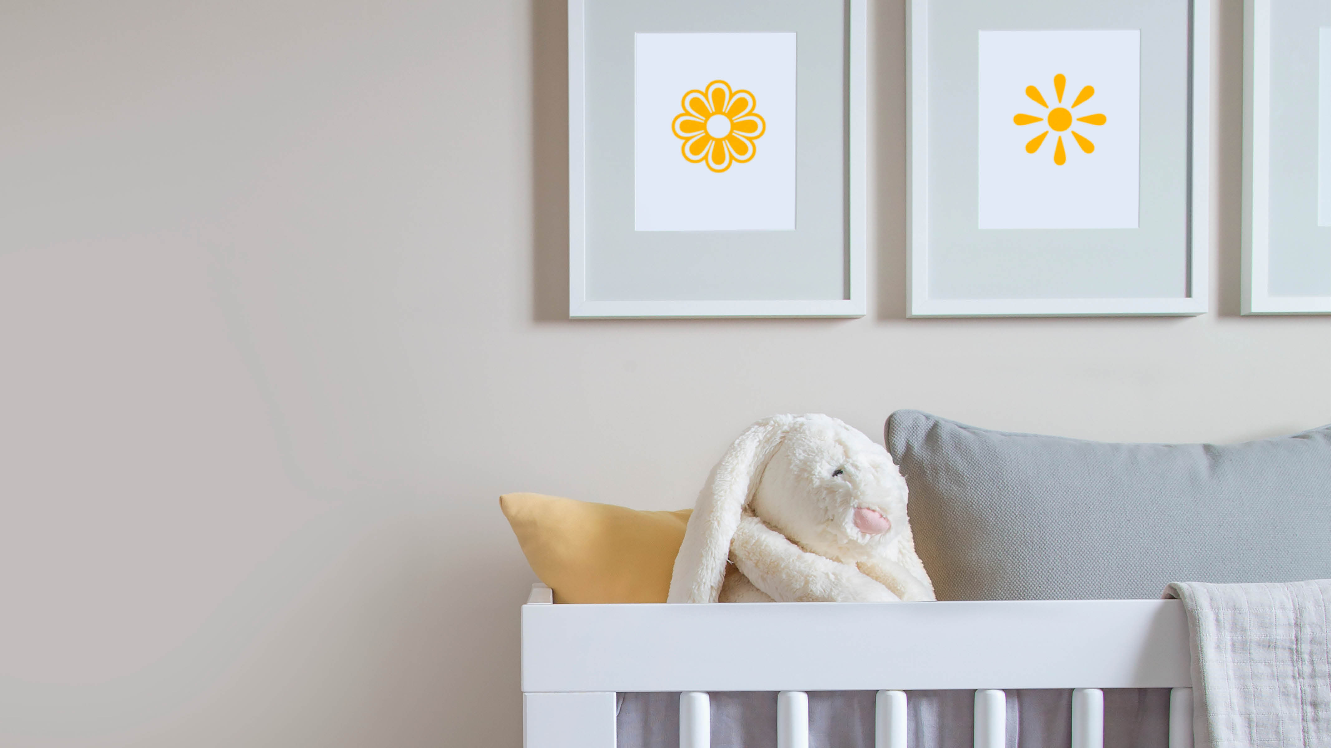 Barnerom i grått og gult Grå og gul er den ultimate kjønnsnøytrale fargekombinasjonen, og den fungerer like godt på rommet til en tenåring som en baby.