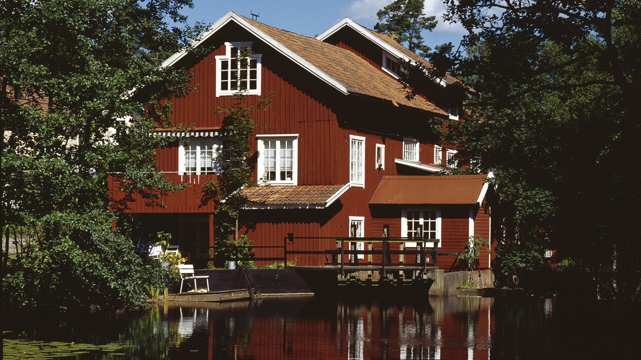 Røde husfarger Rødt hus