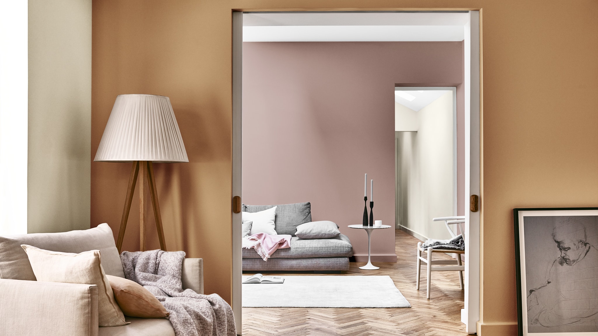 En harmonisk stue med Spiced Honey Nordsjo-Colour-Futures-arets-farge-2019-Et-sted-a-dromme-Stue-Inspirasjon-Norge-32